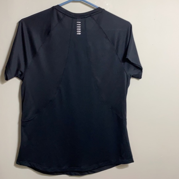 6 Hr. Sale Nwt Under Armour Black Heat Gear Tshirt - Picture 6 of 13